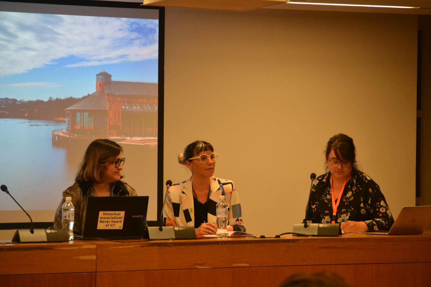 Panel con luz natural, CLADE 2025